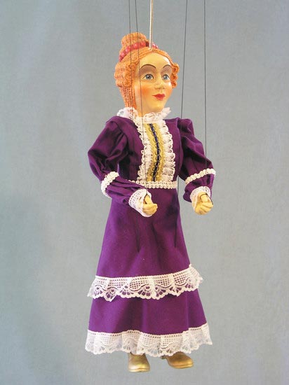 Queen , puppet marionette Queen , puppet marionette