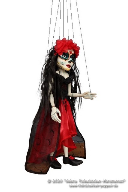 La Muerte red marionette
