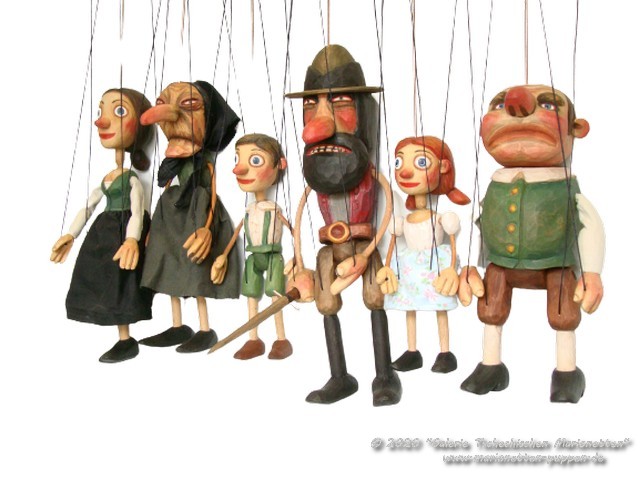 Collection  6 wooden marionettes